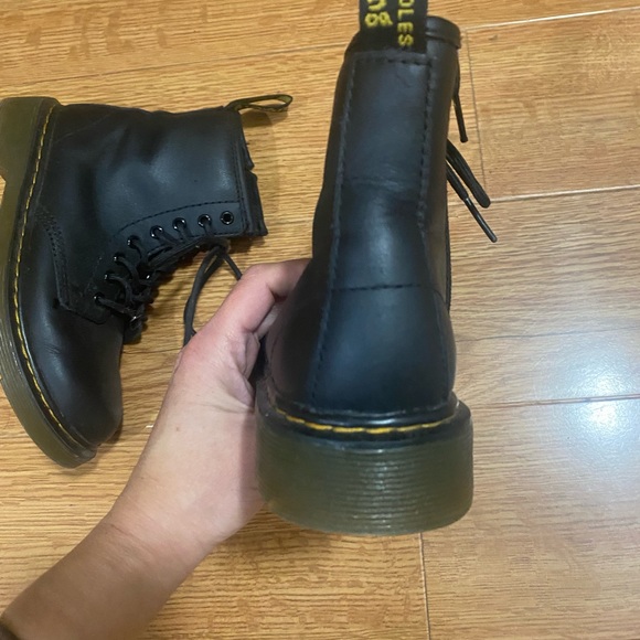 Children’s Dr Martens black boot size 1 - Picture 4 of 6